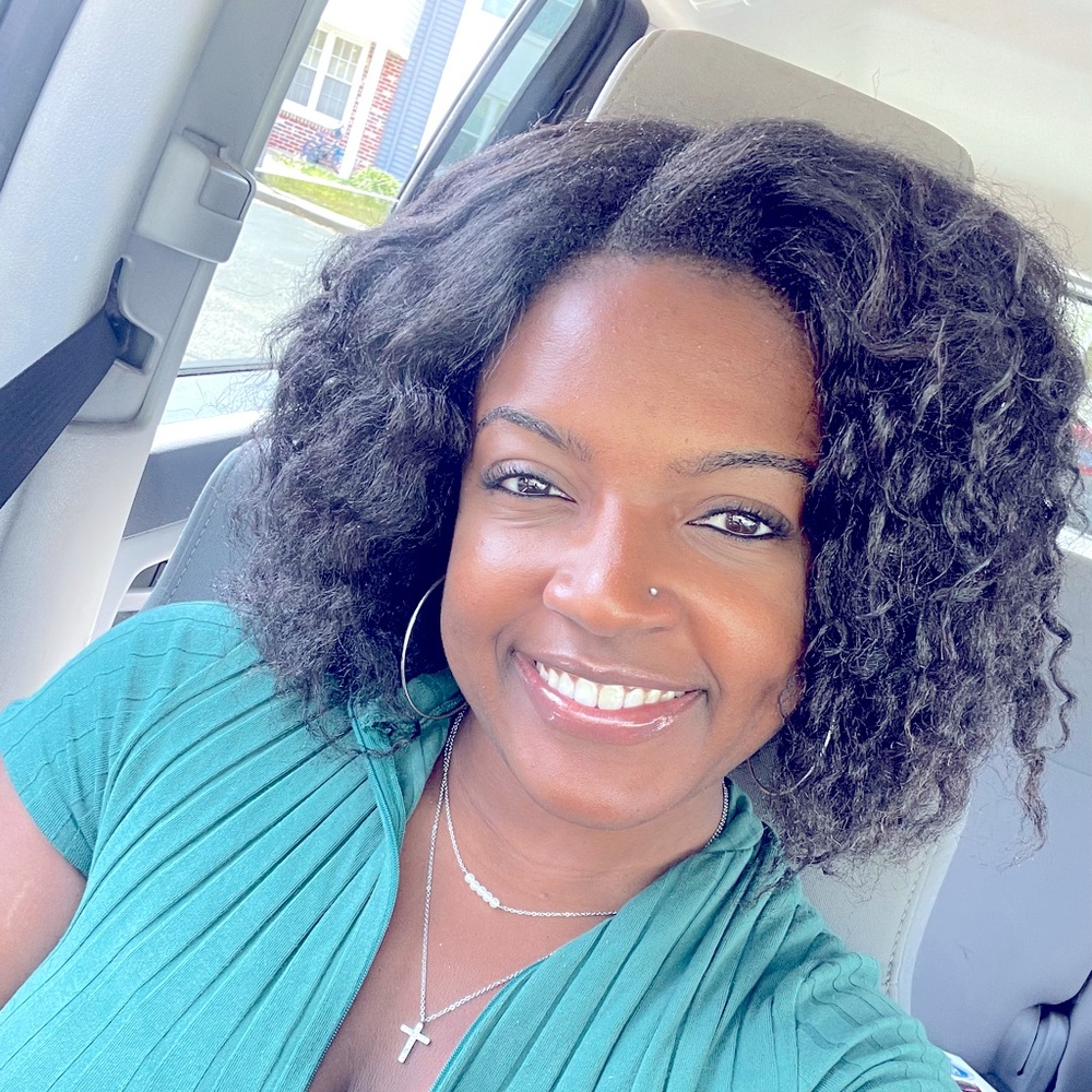 Meet your Posher, Tia